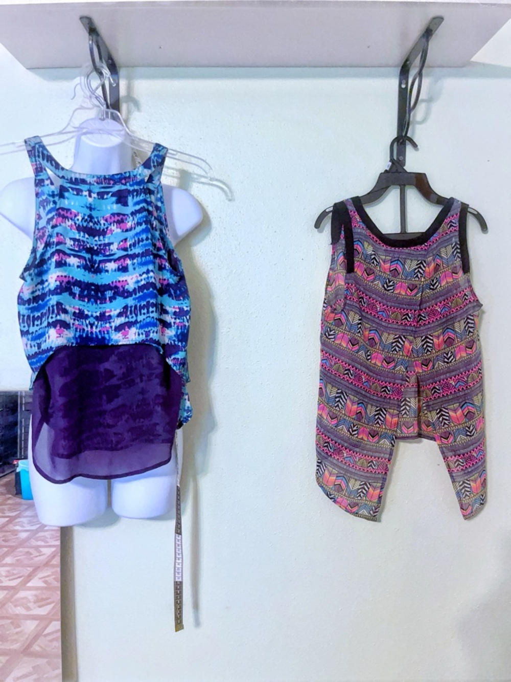 Bundle 2 tanks : Sleeveless Printed Flow Tank Tops - Blue Tie-Dye & Aztec Pink - Picture 4 of 4